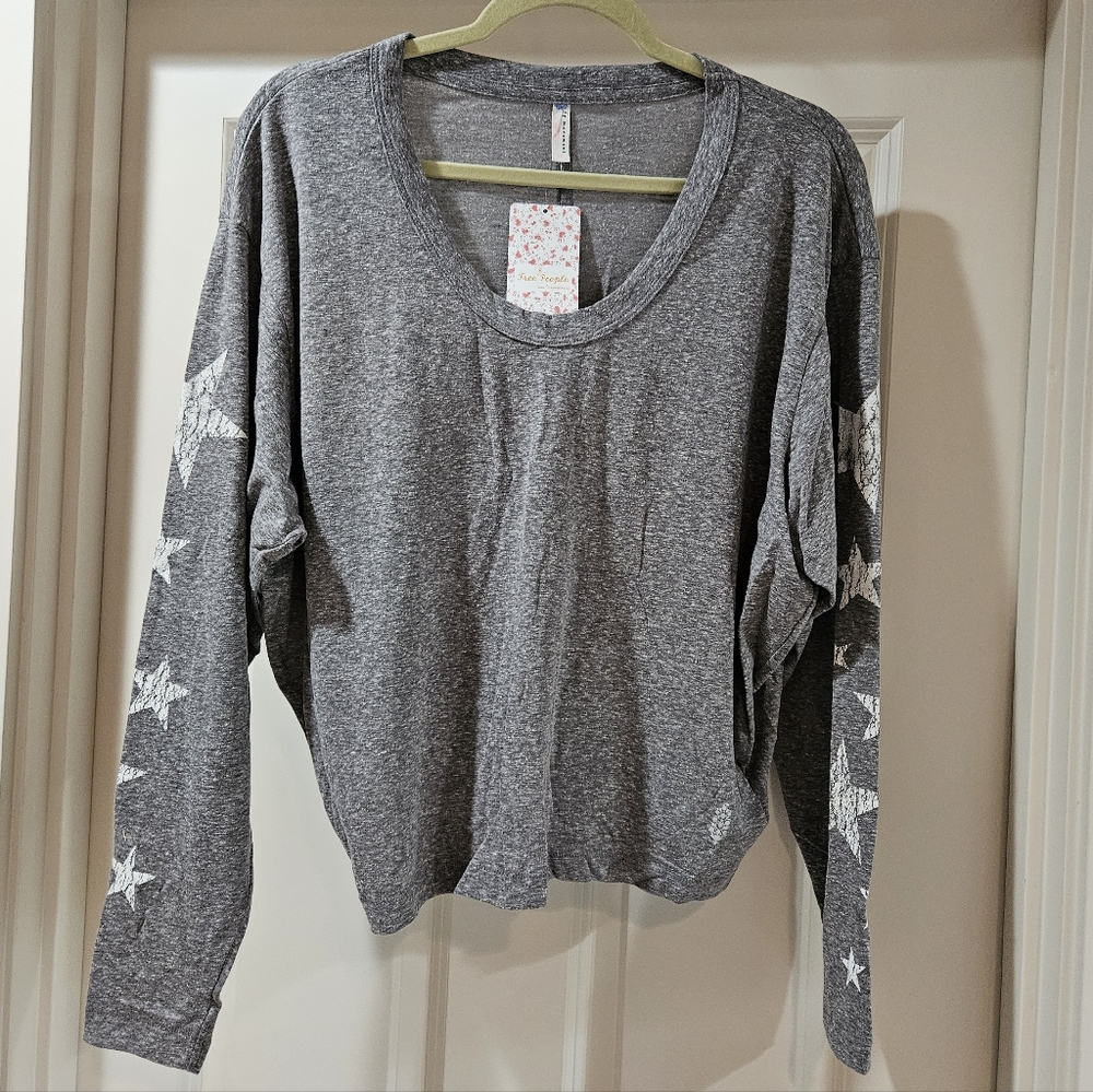 Free People Melrose Graphic Tee Long Sleeve Scoop Neck Crackled Stars S Gray NWT - Picture 15 of 16